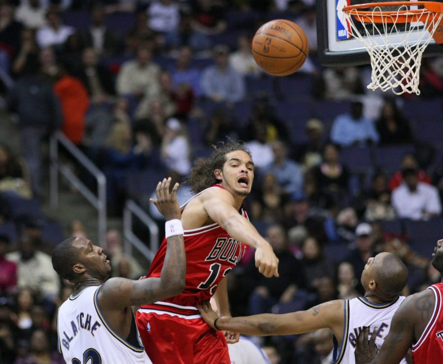 Joakim Noah getting a rebound then passing it out!